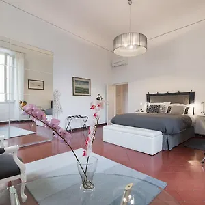 old-bridge-historical-and-chic-apartment.it-tuscanyhotel.com/